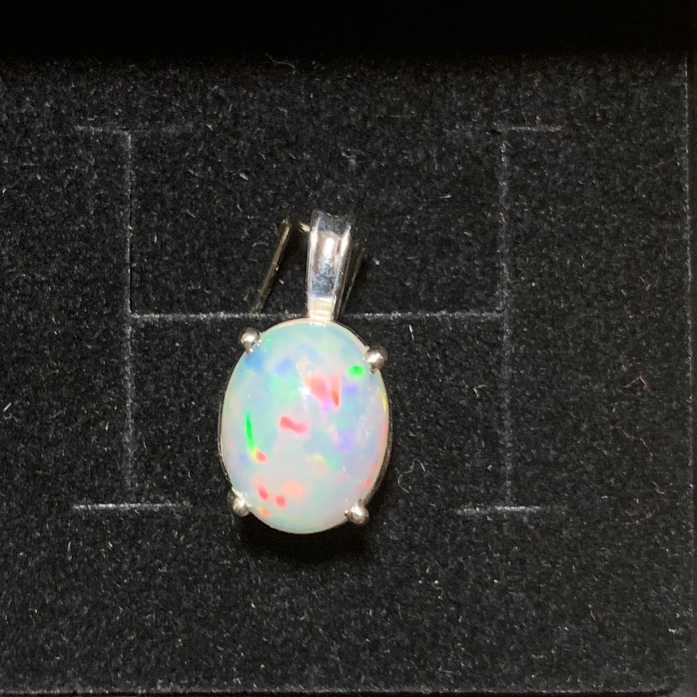 14K White Gold 2.92ct Ethiopian Opal Pendant